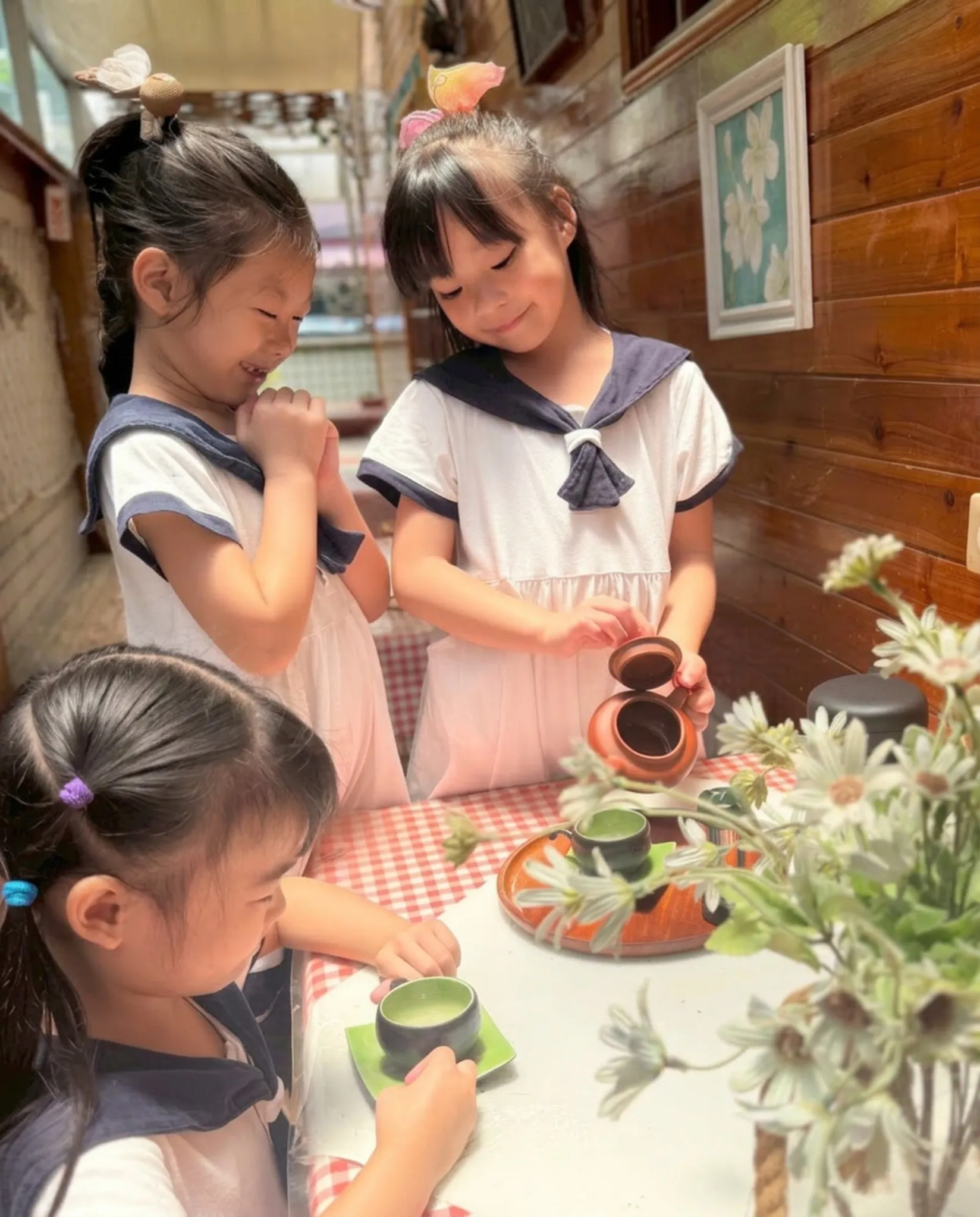 孩子們一起體驗茶道生活練習